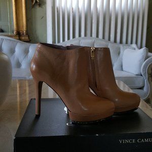 New In Box Vince Camuto Caramel Nappa Leather Heels
